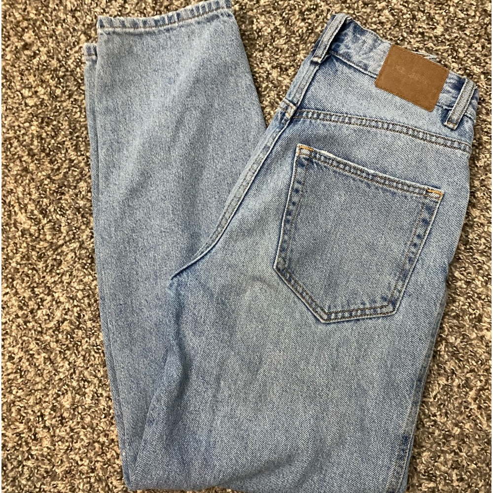 Embroidered Sweatshirt and jeans - Picture 5 of 8